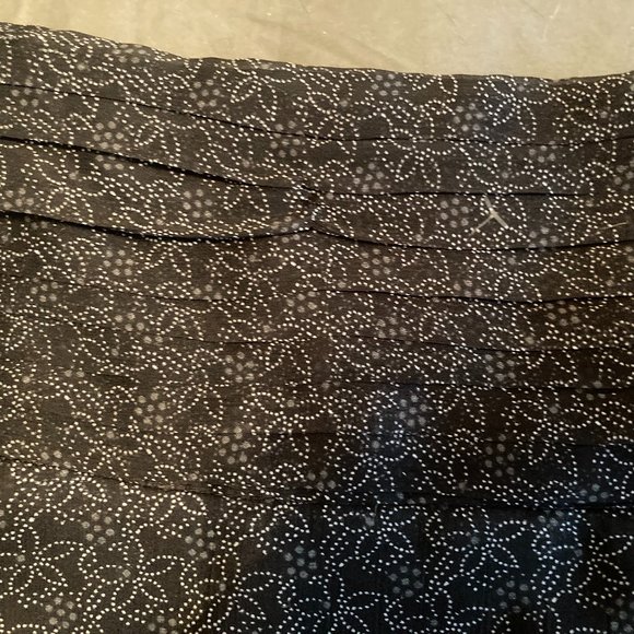 Black Sheer Skirt with Soft White Flower Design - EUC - Picture 4 of 11